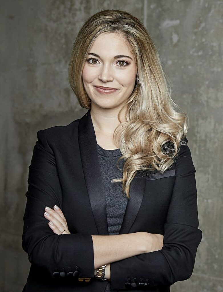 Julia-Shaw-_-Profile-Photo-_-March-2019-2